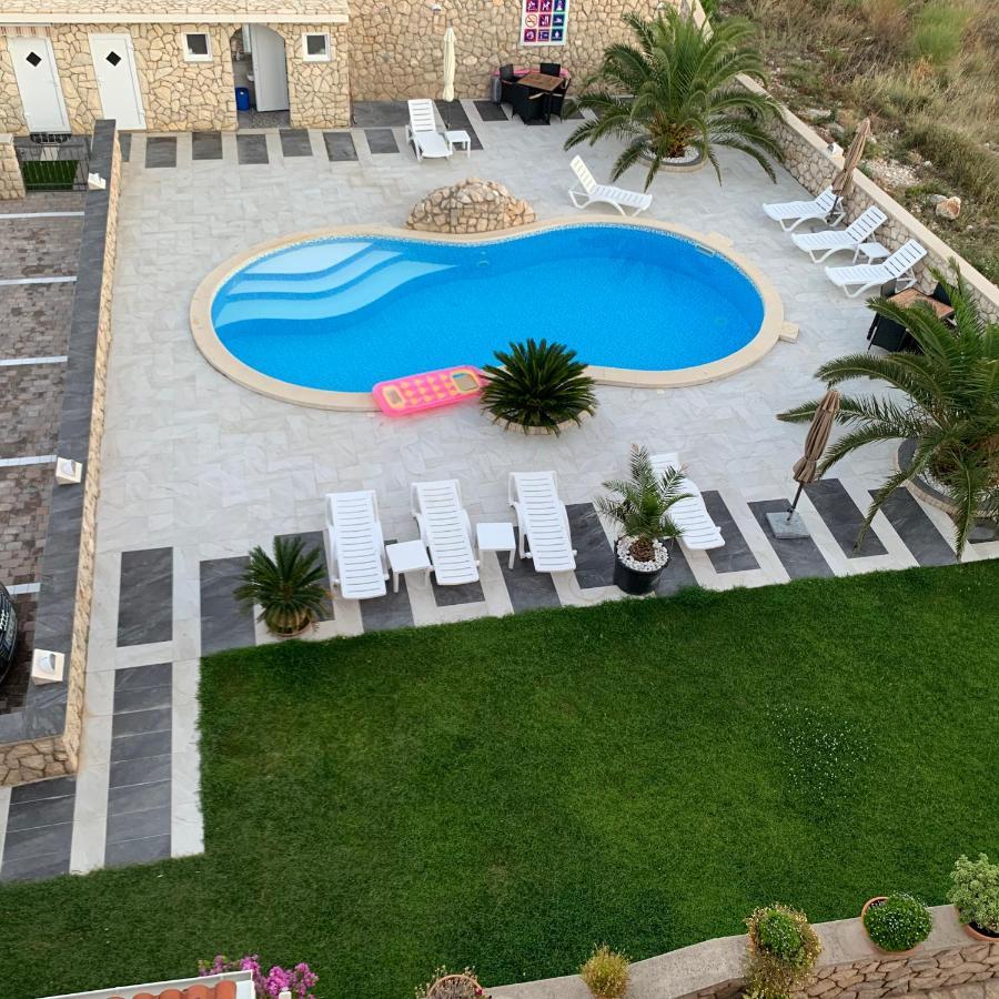 Apartments Albatross Novalja Bagian luar foto