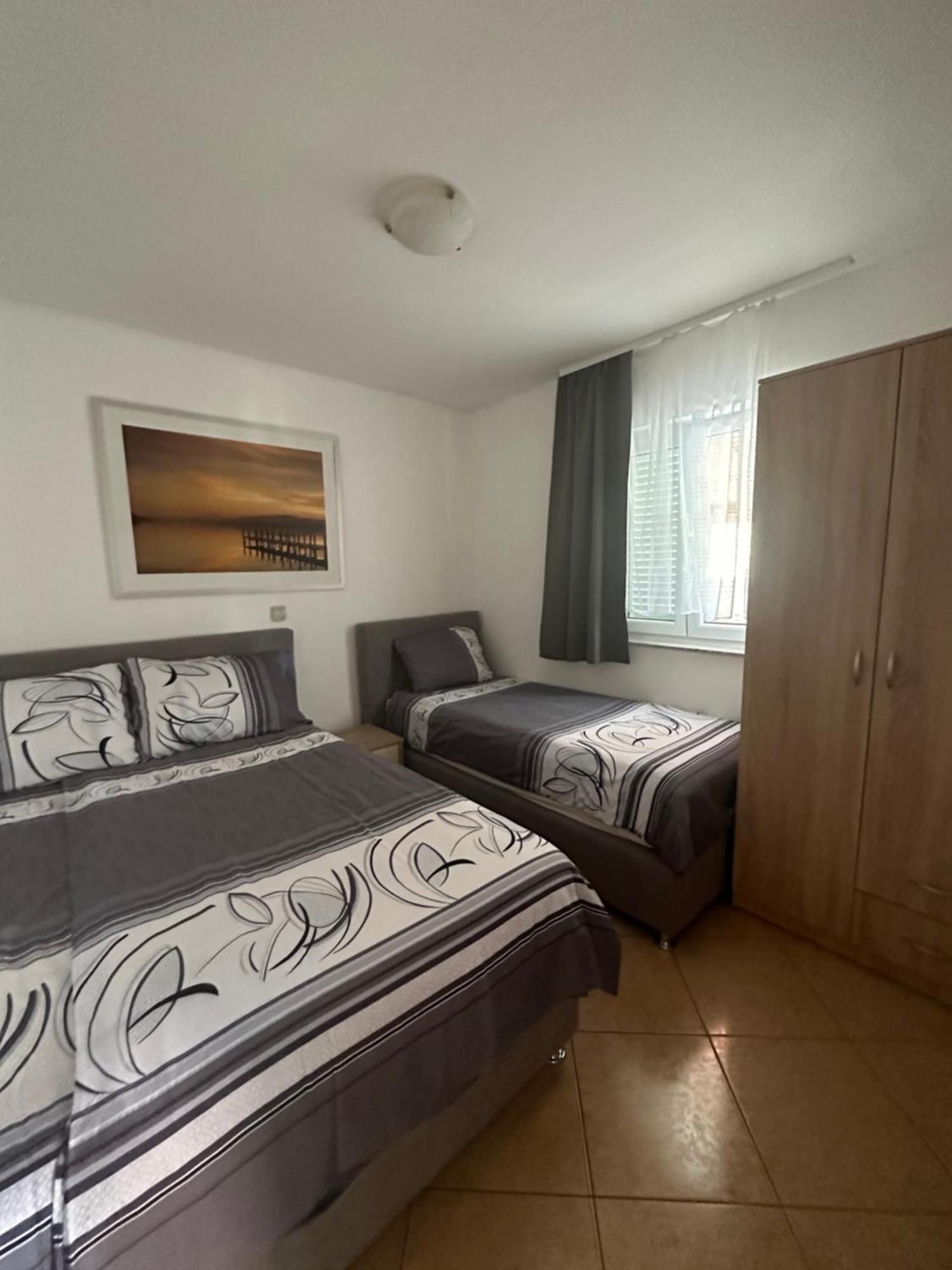 Apartments Albatross Novalja Bagian luar foto