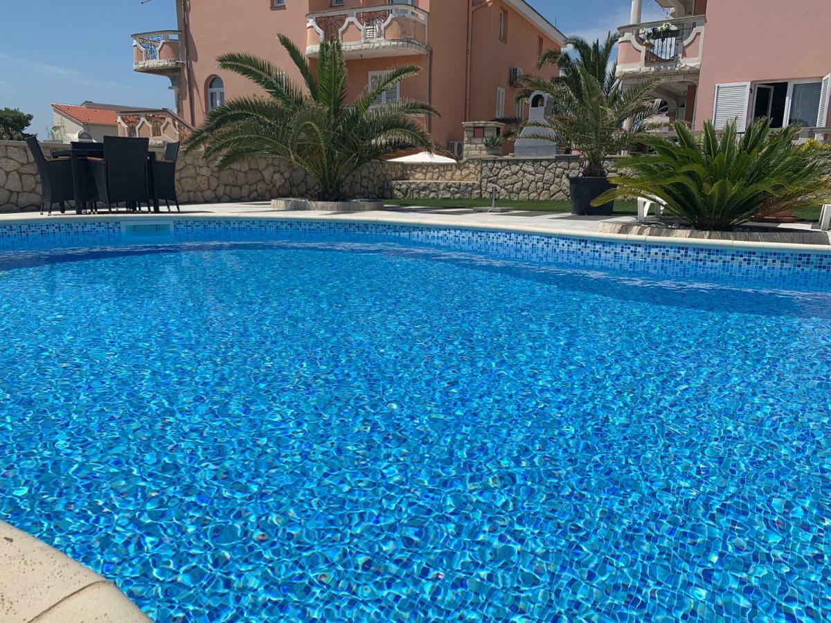 Apartments Albatross Novalja Bagian luar foto